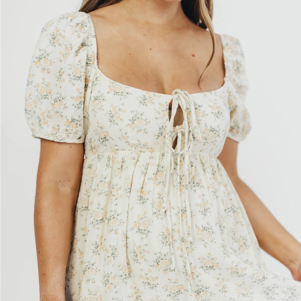 Chic Cream Floral Maxi Dress - Picture 3 of 5